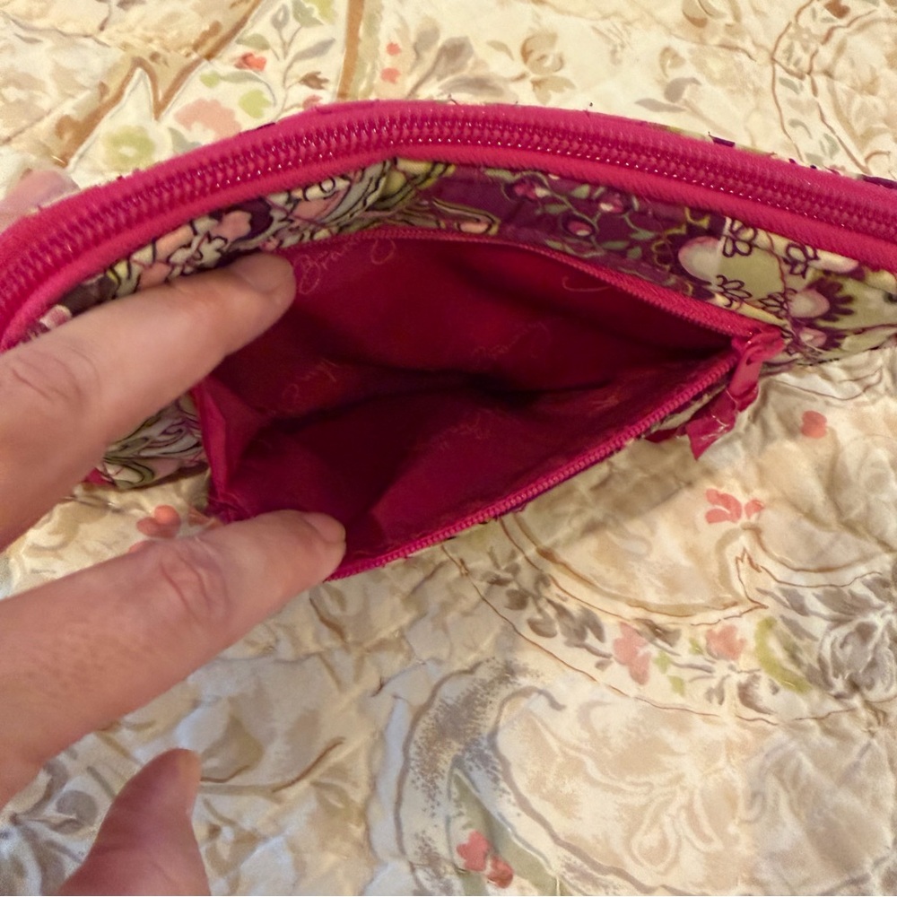Vera Bradley Full Zip Wallet “Very Berry Paisley” Wristlet - Picture 5 of 7